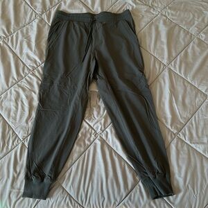 Men’s Alo 7/8 Joggers